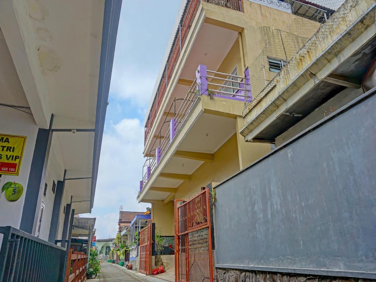 Spot On 1870 Graha Batu Mulia Hotel Exterior photo