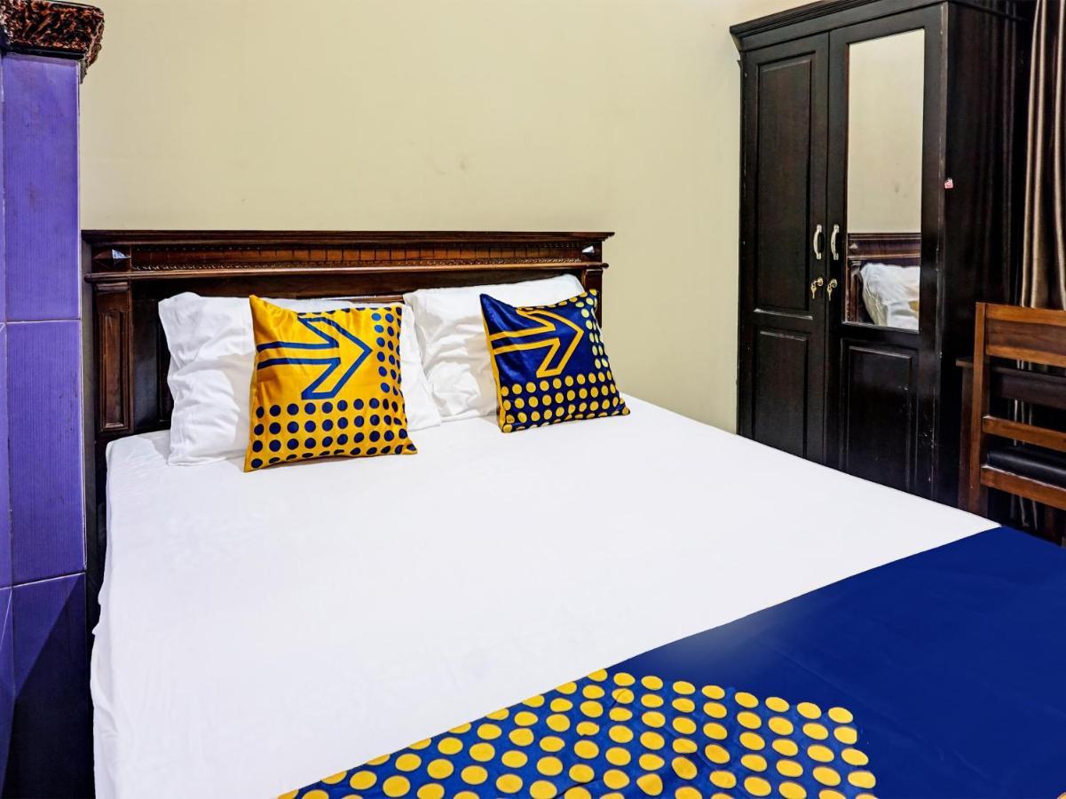 Spot On 1870 Graha Batu Mulia Hotel Exterior photo
